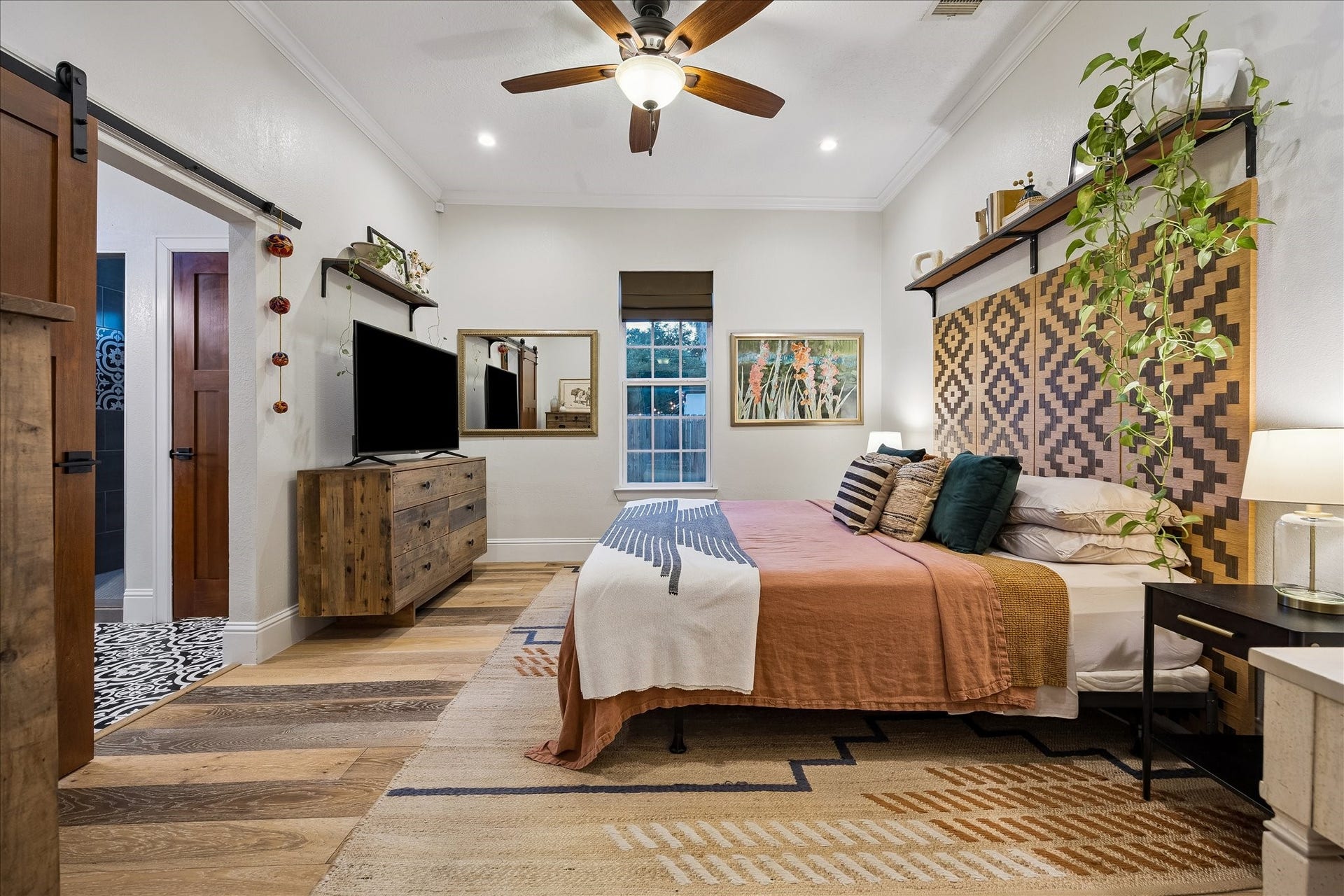 106 Alma Street, Houston, TX 77009 Primary bedroom