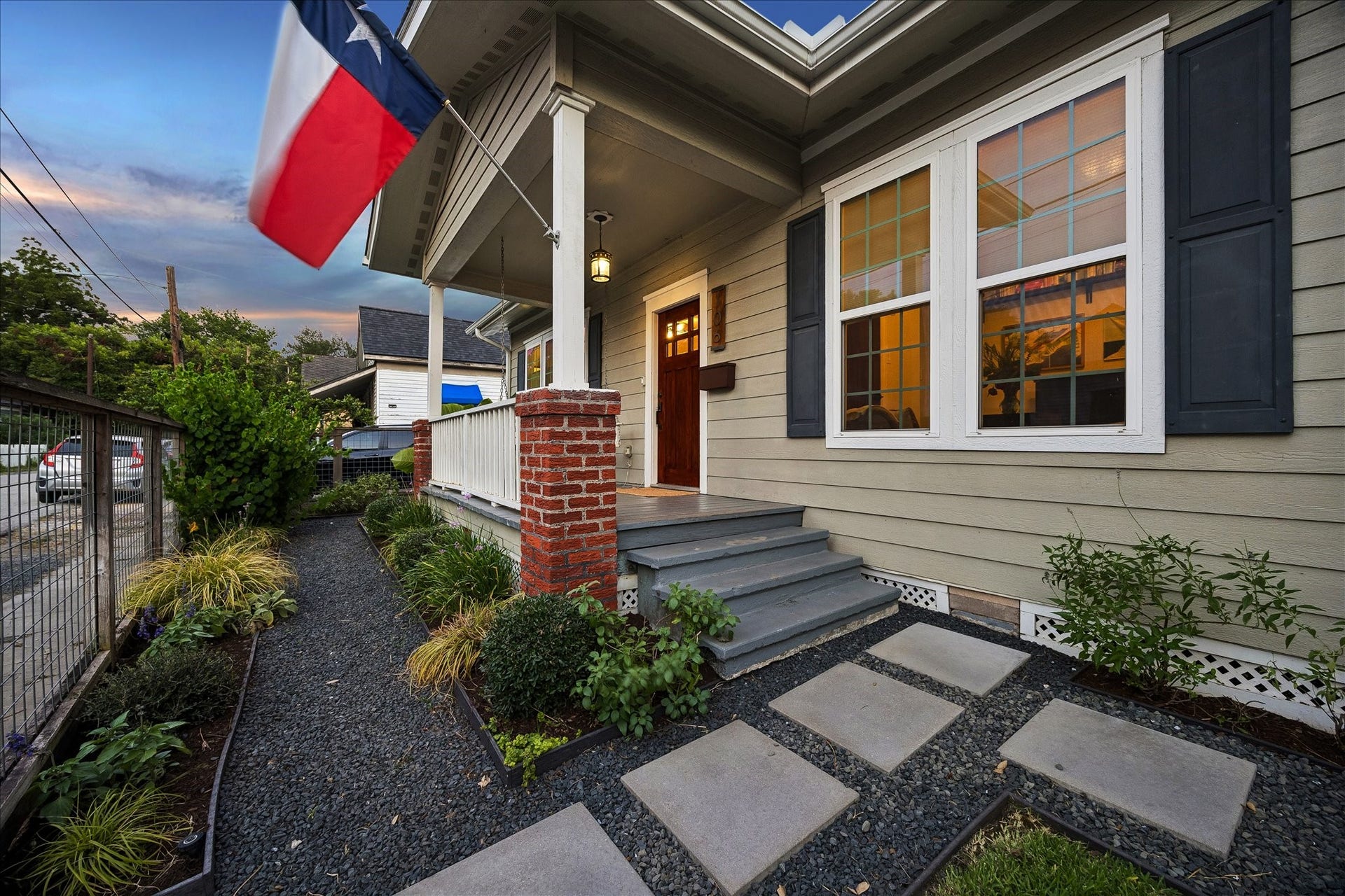 106 Alma Street, Houston, TX 77009 Welcoming curb appeal