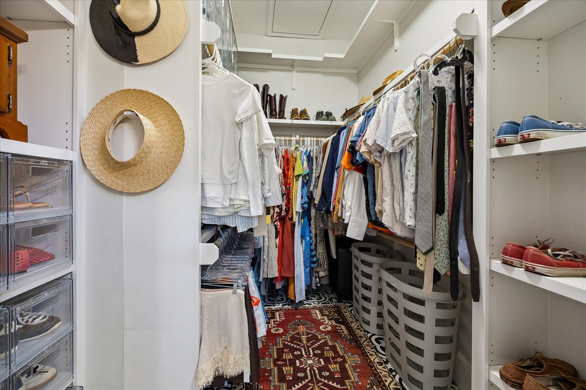 106 Alma Street, Houston, TX 77009 Primary walk-in closet