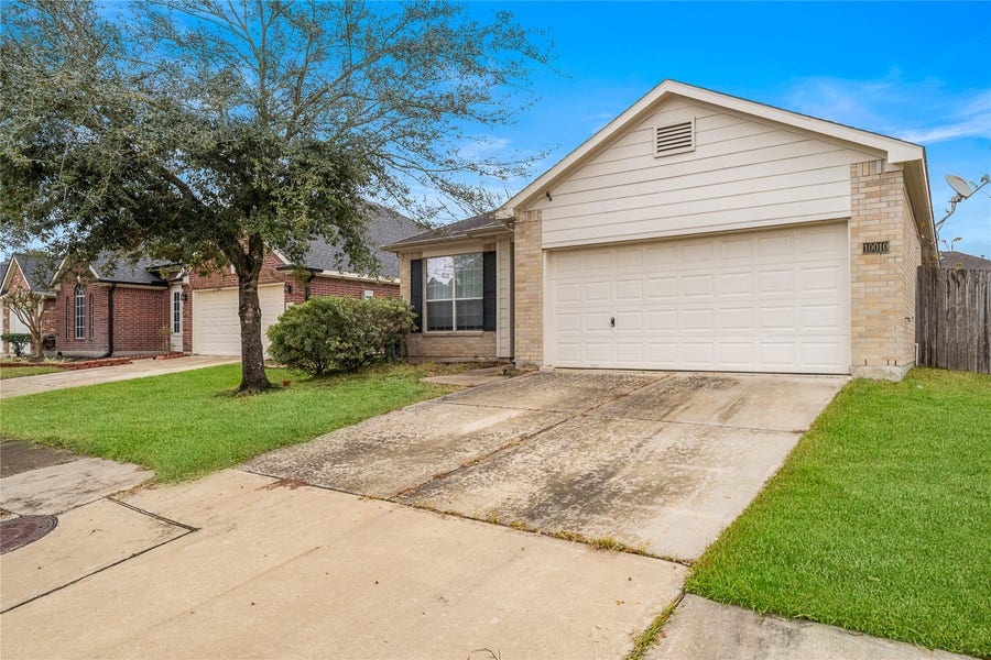Property photo for 10010 Deer Track Court, Houston, TX