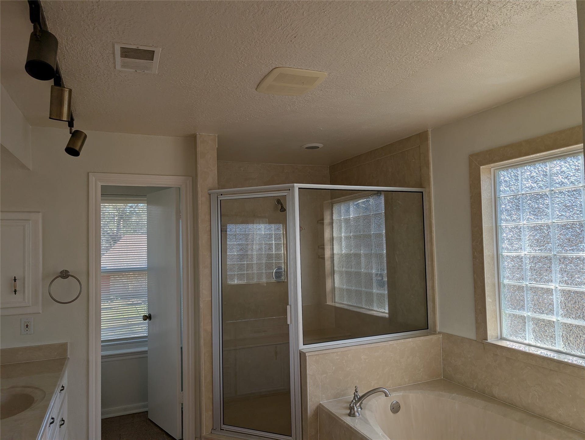 2055 Riverlawn, Houston, TX 77339 2055 Riverlawn, Houston, TX 77339