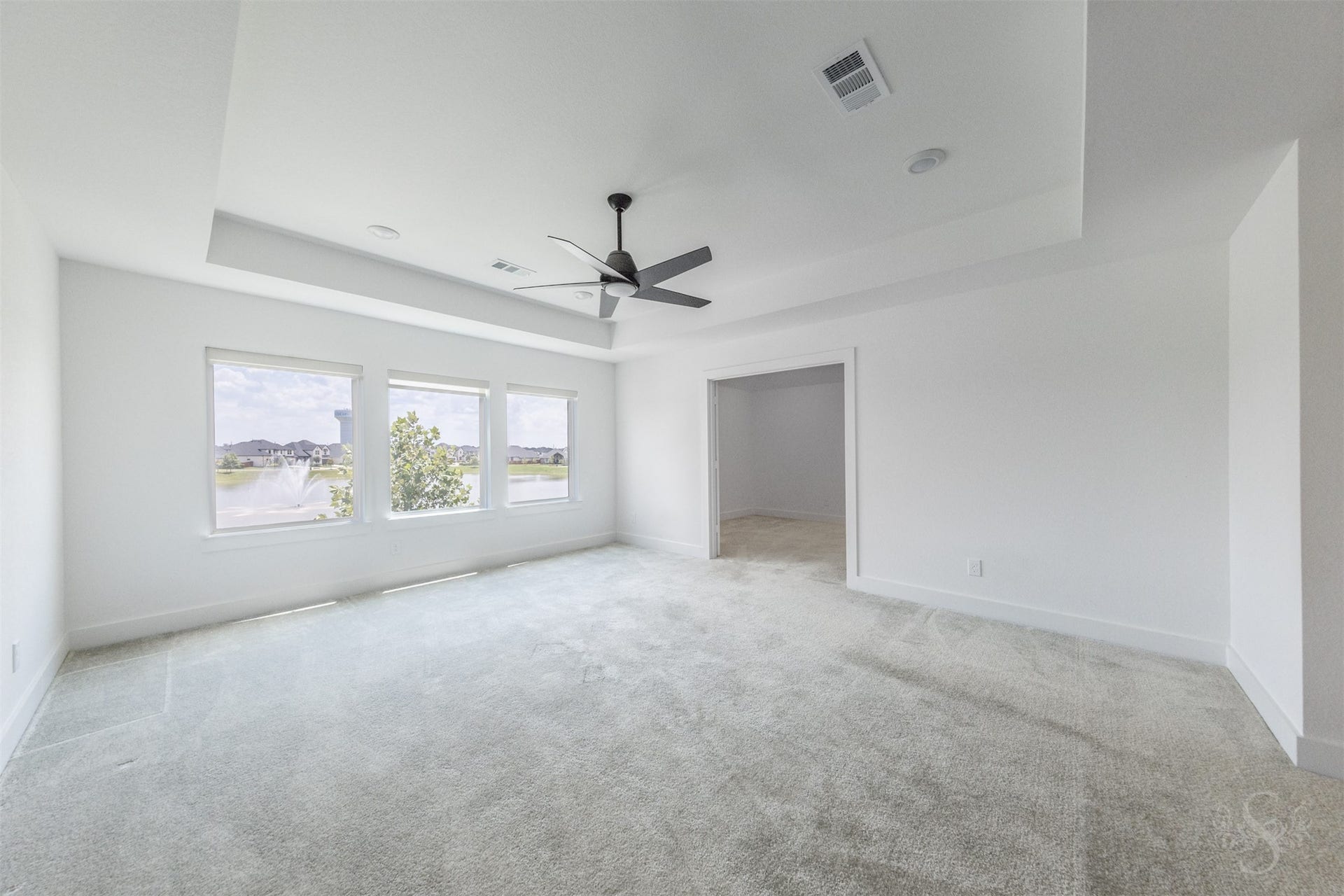Versatile game room with plenty of space