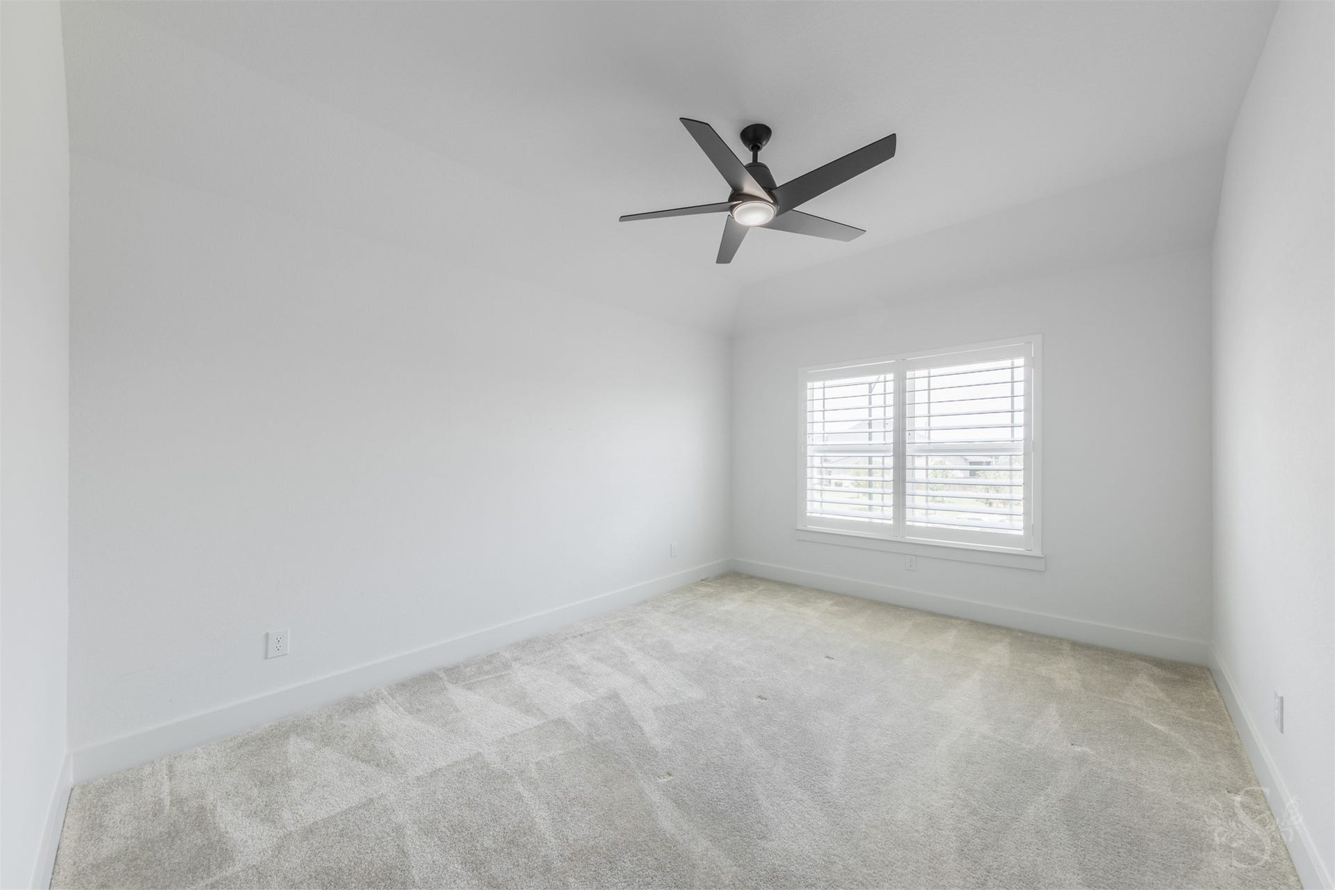 Additional secondary bedroom offering comfort and privacy.