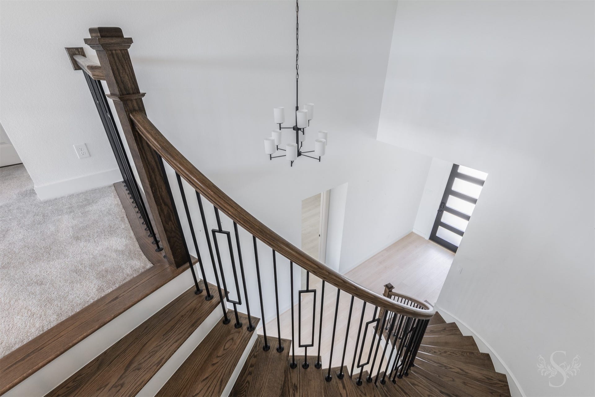 Beautiful staircase connecting both levels