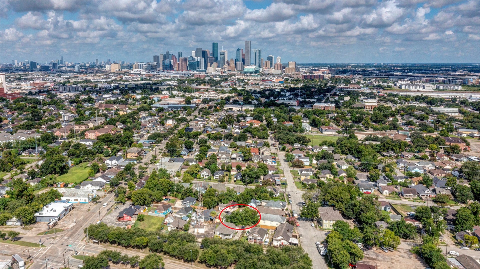 Just blocks from downtown, this lot is perfectly positioned for a new build right in the heart of the city.