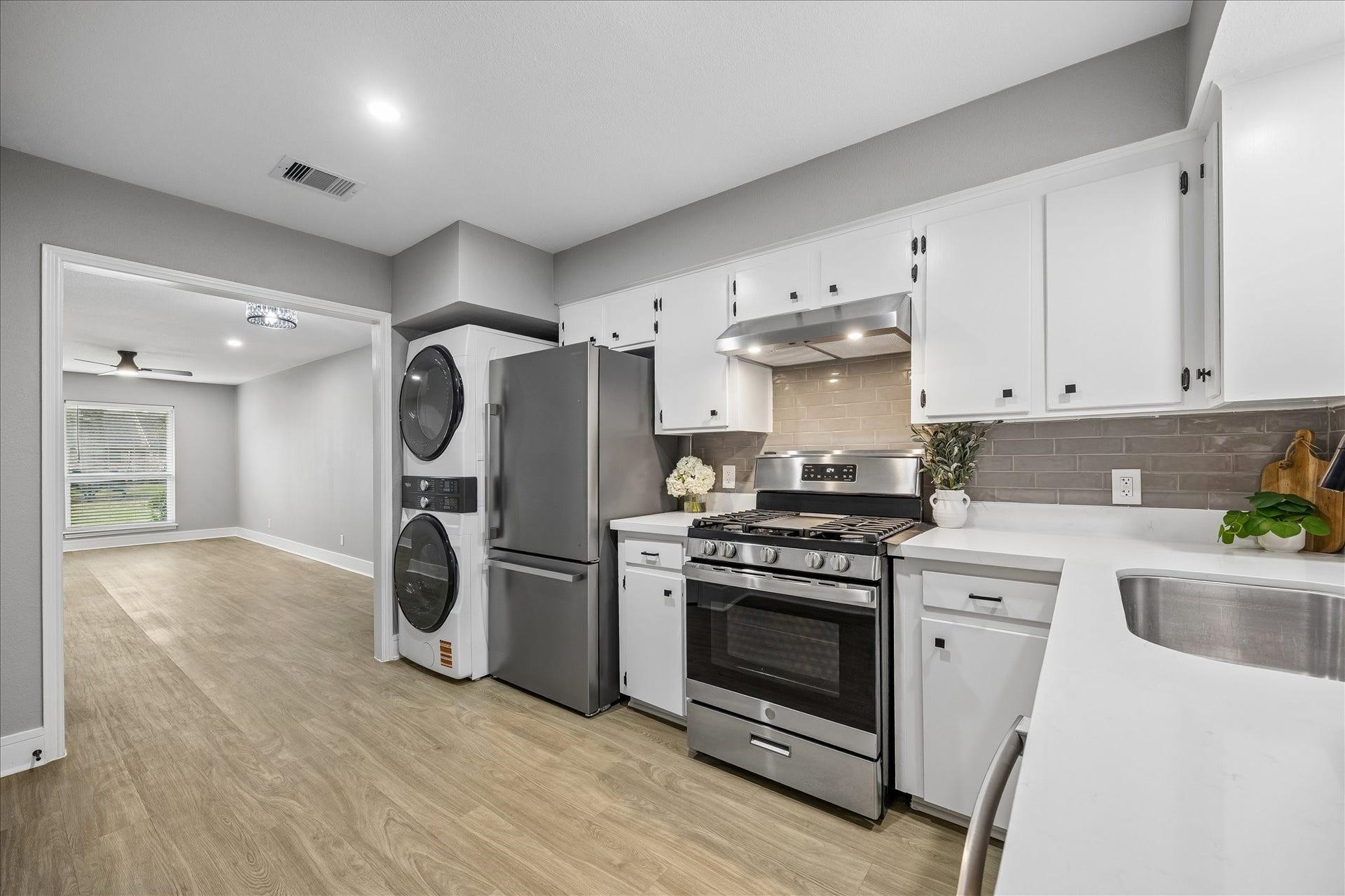 177 W Tri Oaks Lane, #177, Houston, TX 77043 177 W Tri Oaks Lane, #177, Houston, TX 77043