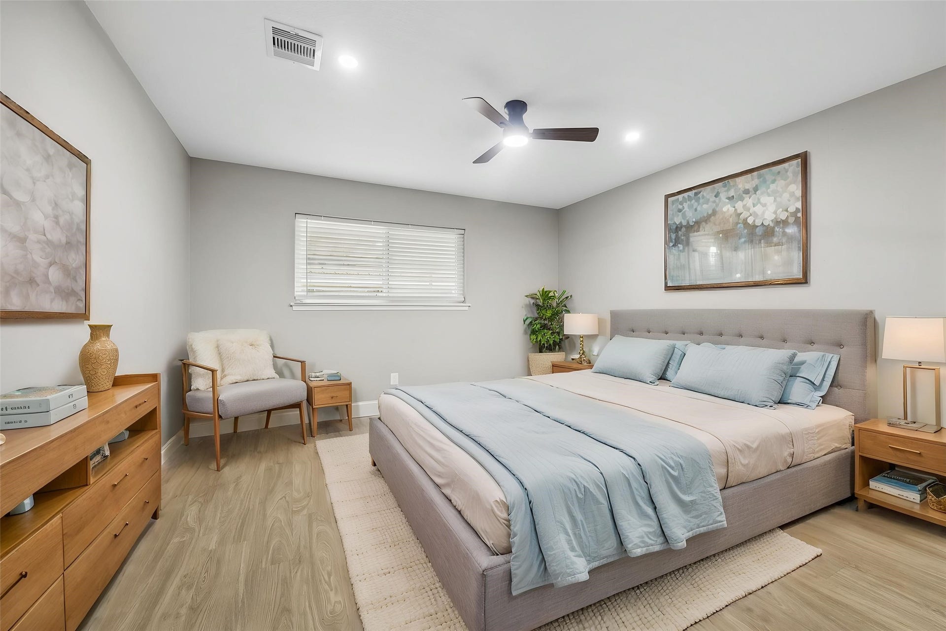 177 W Tri Oaks Lane, #177, Houston, TX 77043 Virtually staged for furniture placement ideas.