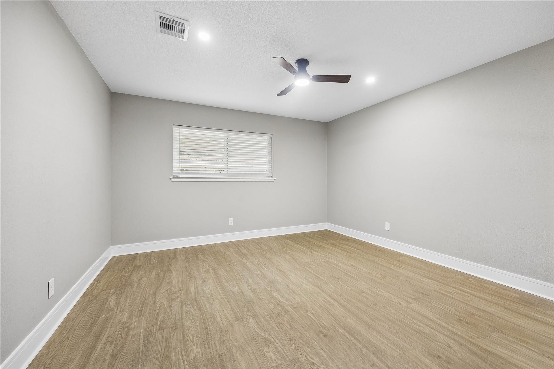 177 W Tri Oaks Lane, #177, Houston, TX 77043 177 W Tri Oaks Lane, #177, Houston, TX 77043