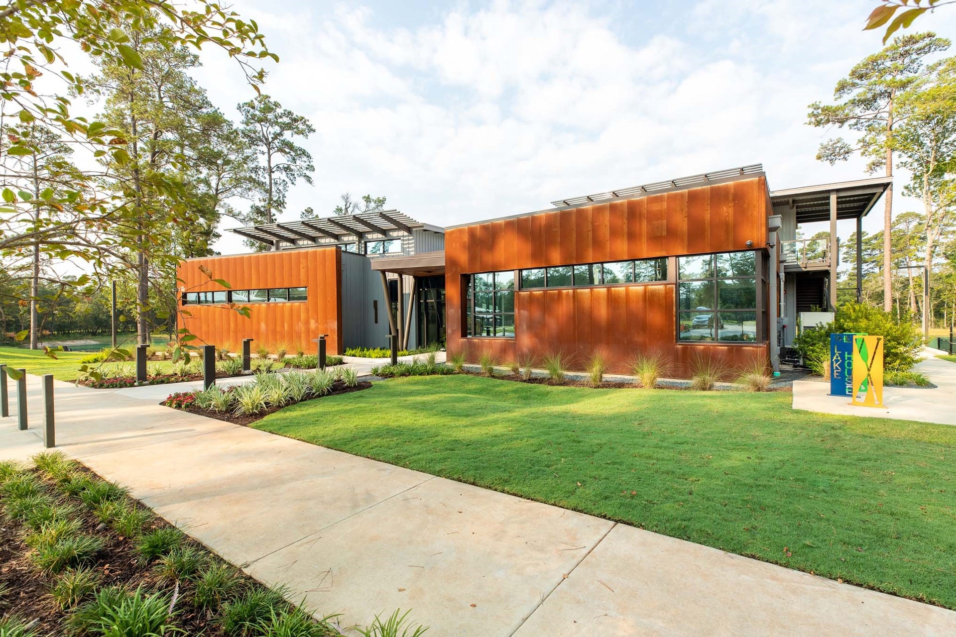 306 Sierra Stream Lane, Conroe, TX 77304