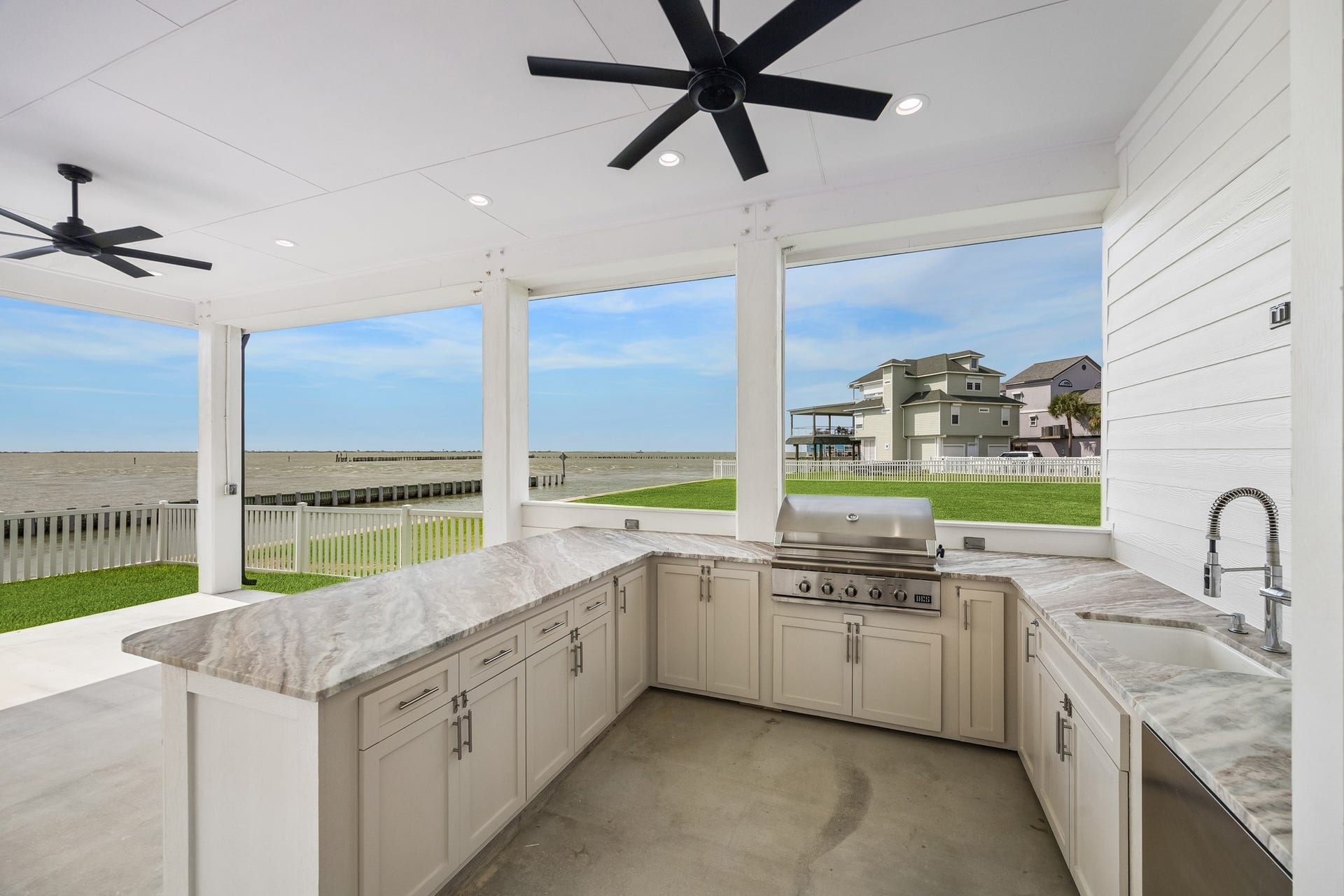403 Hana Drive, Tiki Island, TX 77554 403 Hana Drive, Tiki Island, TX 77554