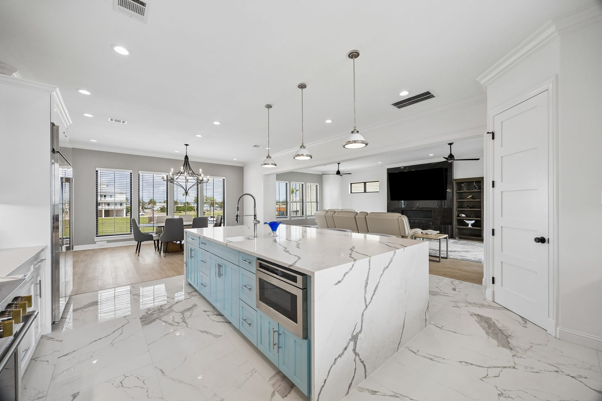 403 Hana Drive, Tiki Island, TX 77554 403 Hana Drive, Tiki Island, TX 77554