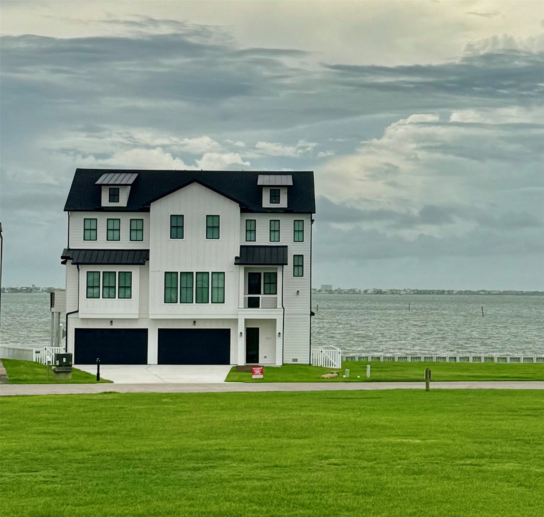 403 Hana Drive, Tiki Island, TX 77554 403 Hana Drive, Tiki Island, TX 77554