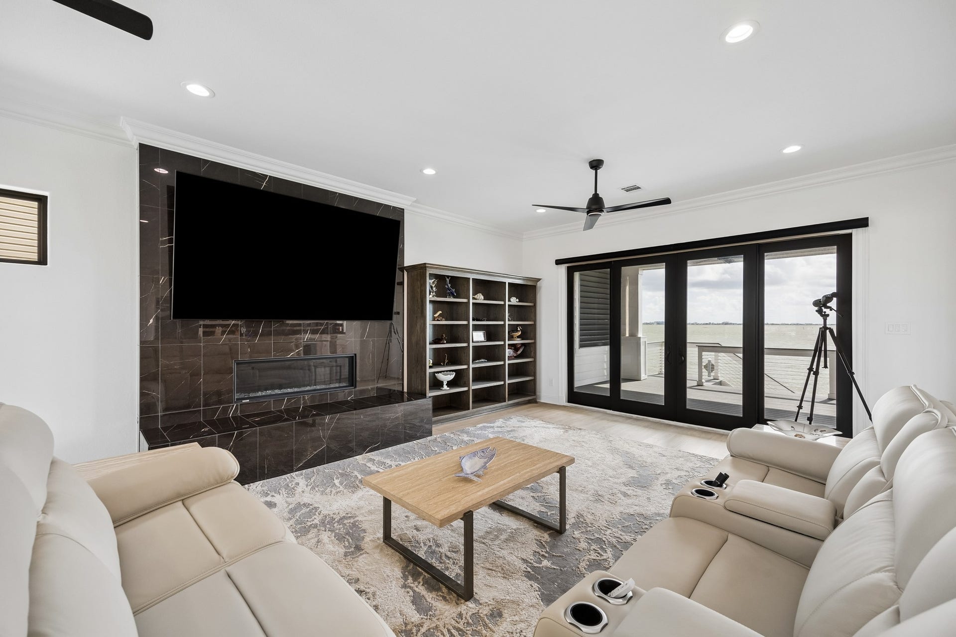 403 Hana Drive, Tiki Island, TX 77554 403 Hana Drive, Tiki Island, TX 77554