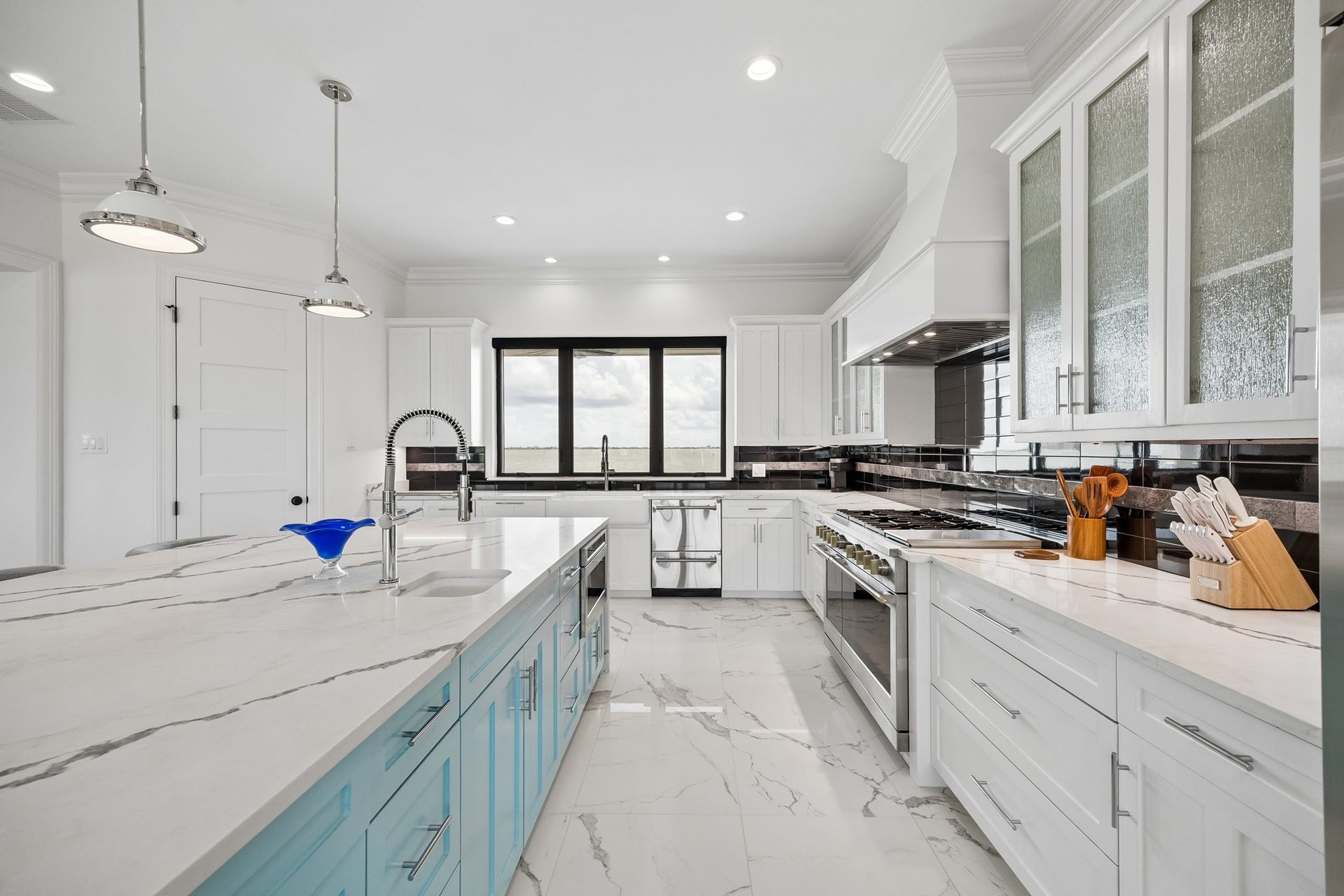 403 Hana Drive, Tiki Island, TX 77554 403 Hana Drive, Tiki Island, TX 77554