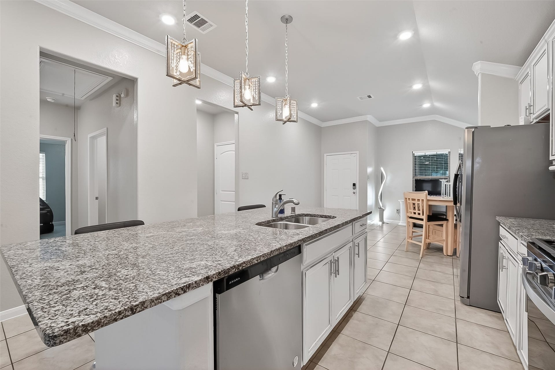 526 Heron Bay Circle, La Porte, TX 77571