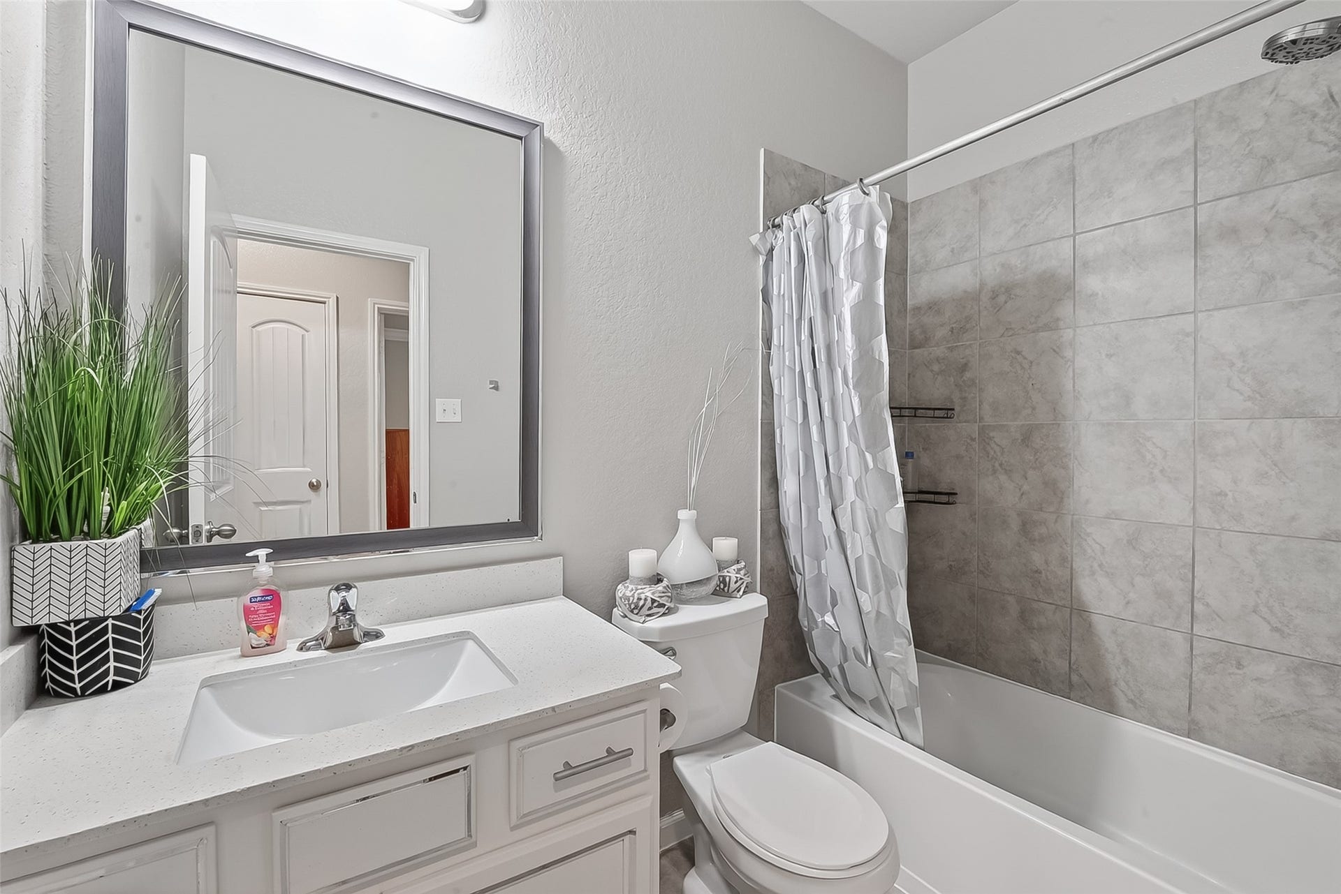 526 Heron Bay Circle, La Porte, TX 77571