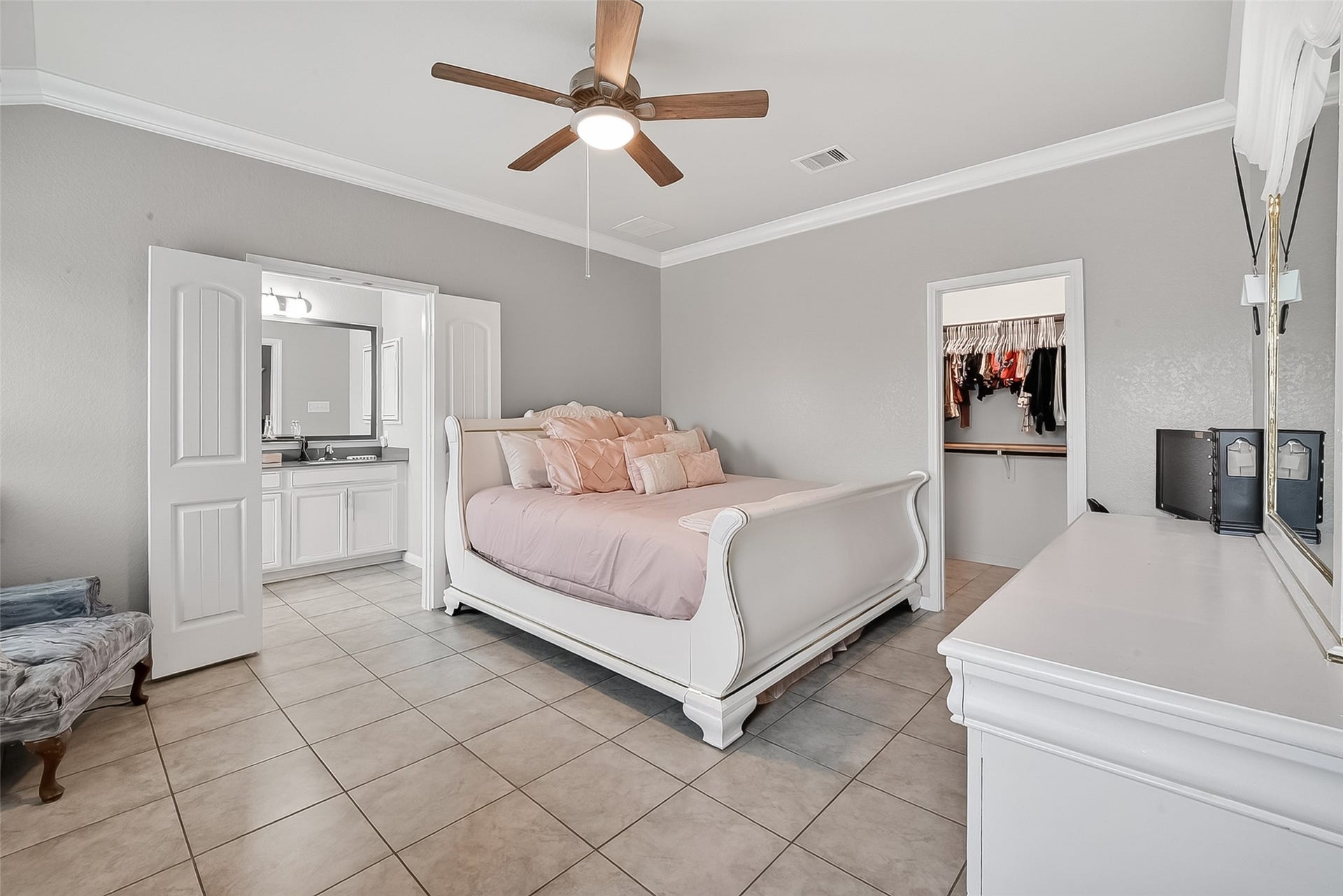 526 Heron Bay Circle, La Porte, TX 77571