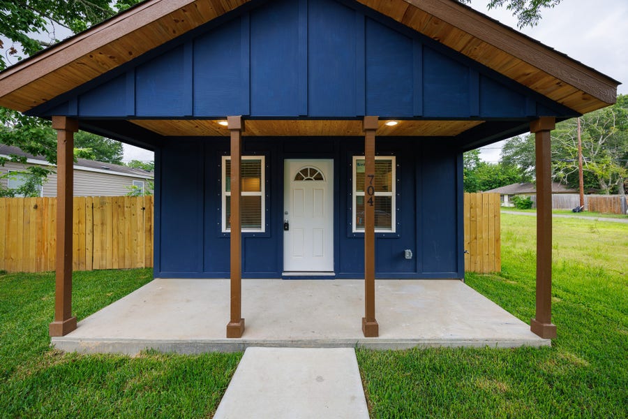 Property photo for 704 Travis Street, Baytown, TX