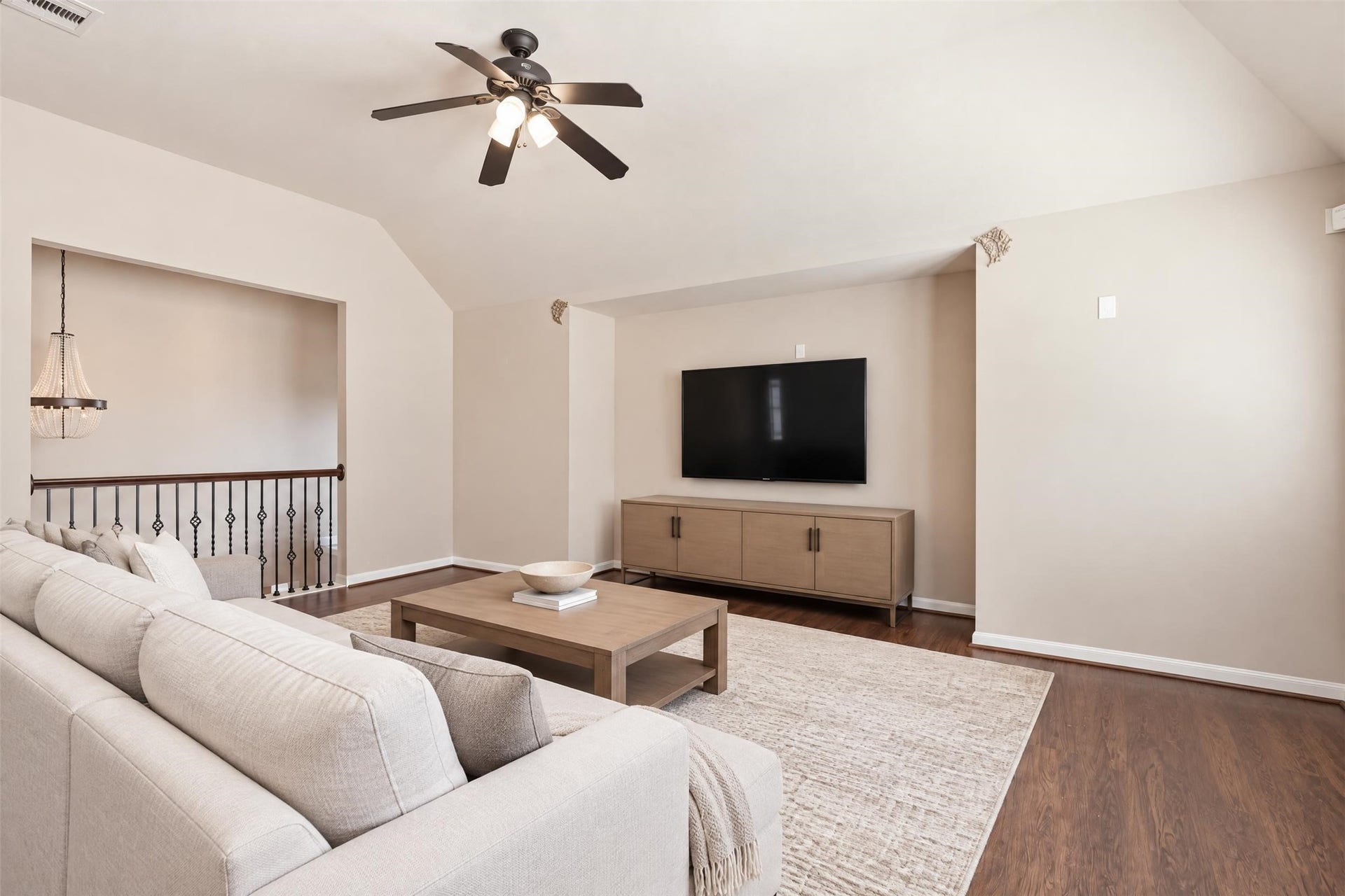 5106 Autumn Rose Lane, Sugar Land, TX 77479 Virtually staged. Upstairs, the roughly 19'3" x 14'6" game room overlooks the entry and gives everyone a second living space for movies, games or a home gym.