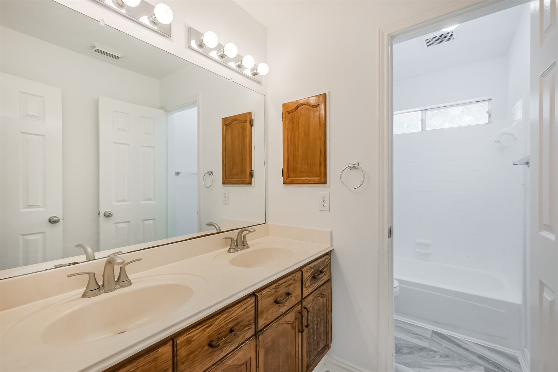 139 High Meadows Drive, Sugar Land, TX 77479