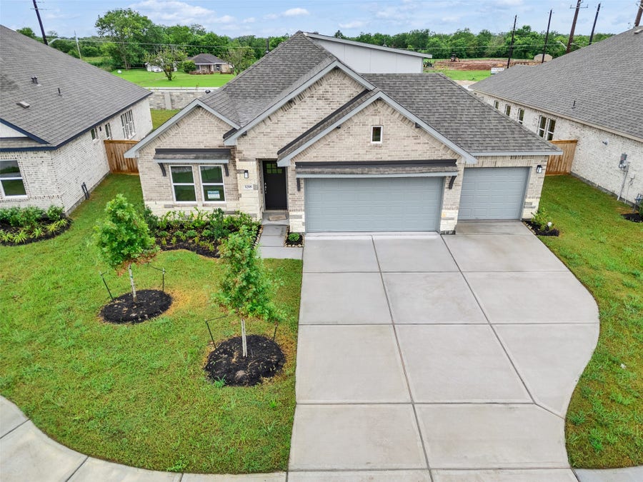 Property photo for 3218 Emerald Hills Drive, Angleton, TX