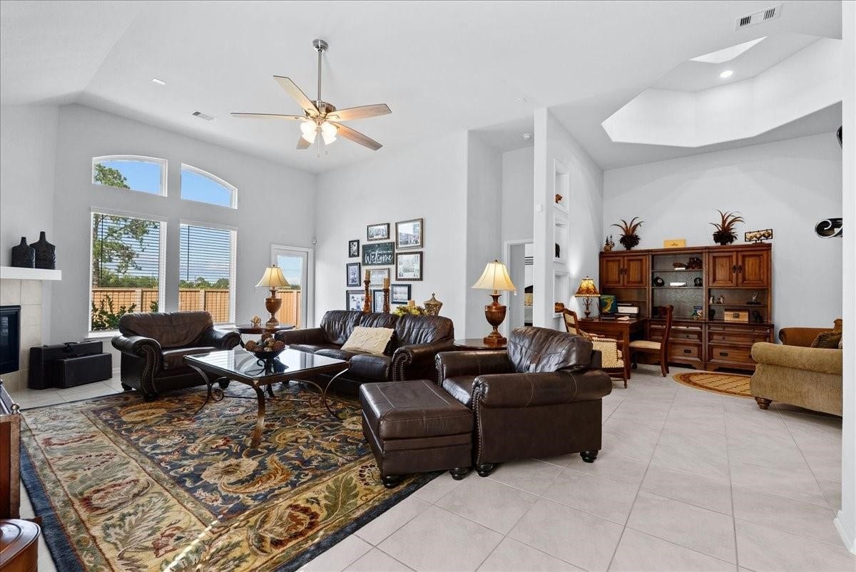 4907 Autumn Hills Trail, Pearland, TX 77584 4907 Autumn Hills Trail, Pearland, TX 77584