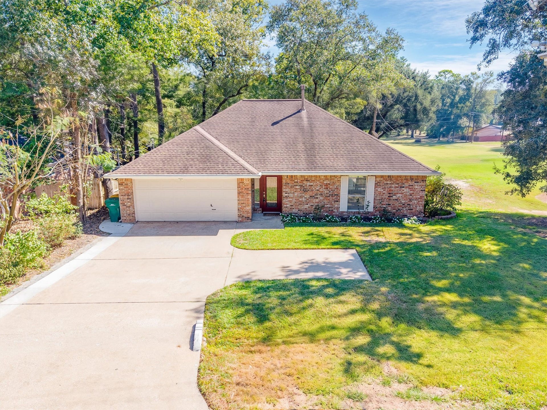 149 Thunderbird Drive, Conroe, TX 77304 Welcome to 149 Thunderbird Drive, Conroe, TX 77304, a brick single-story home in Panorama Village that sits right alongside the golf course. Shade trees on one side, open fairway on the other, and thats just the front yard.