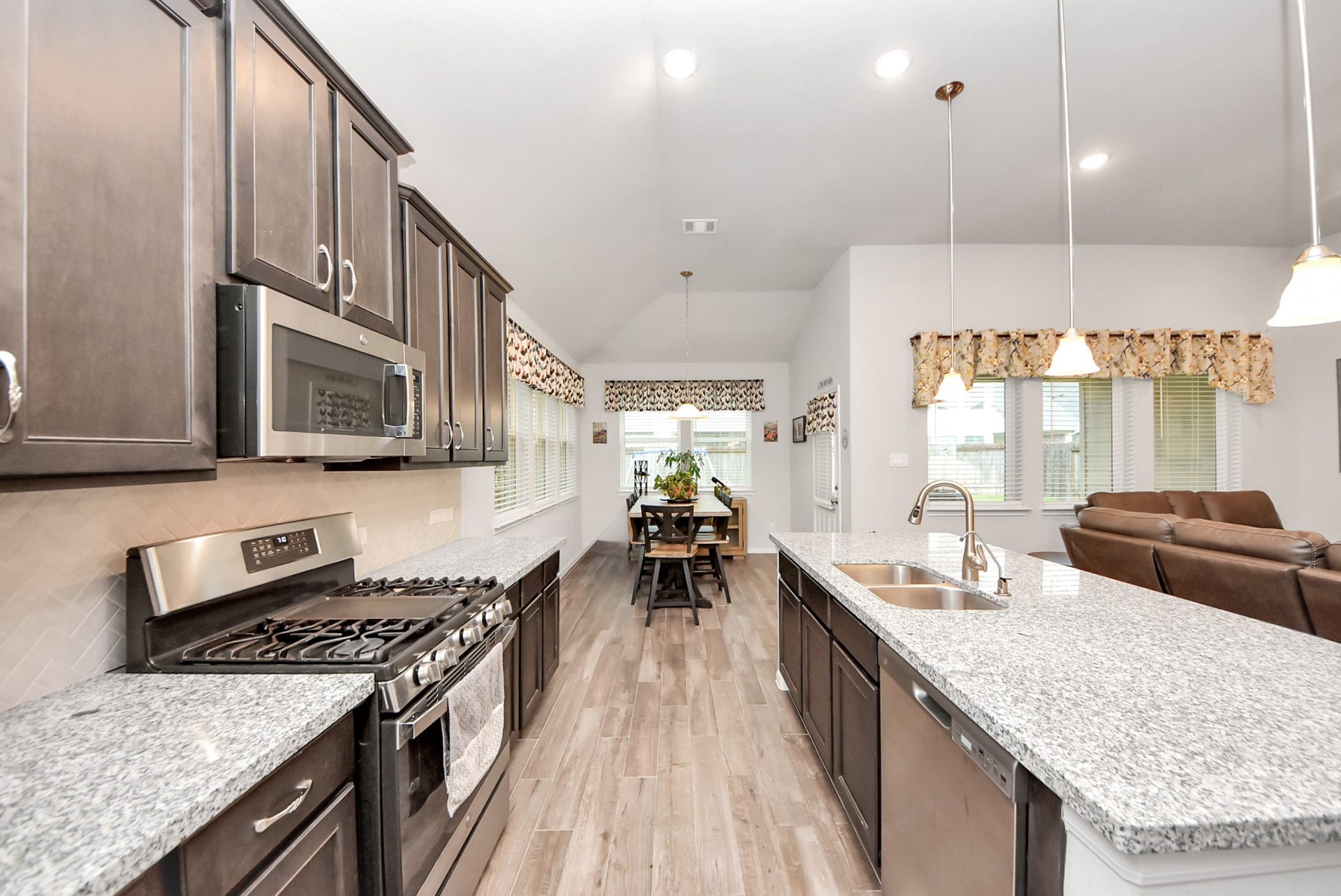 1859 Beau Banks Way, Alvin, TX 77511 1859 Beau Banks Way, Alvin, TX 77511