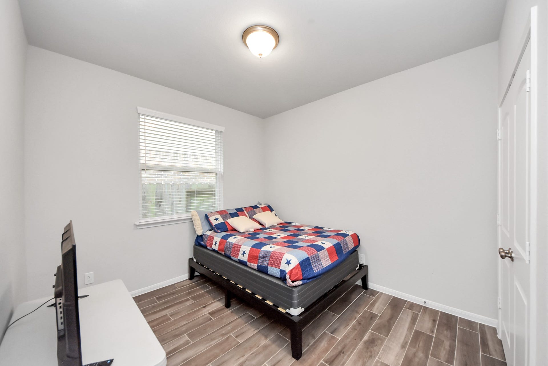 1859 Beau Banks Way, Alvin, TX 77511 1859 Beau Banks Way, Alvin, TX 77511