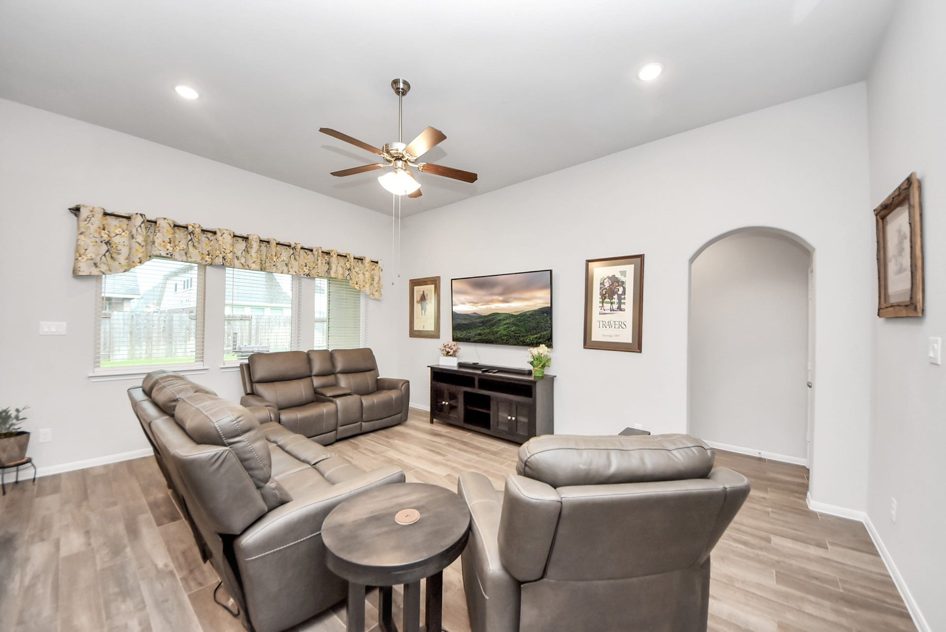 1859 Beau Banks Way, Alvin, TX 77511 1859 Beau Banks Way, Alvin, TX 77511