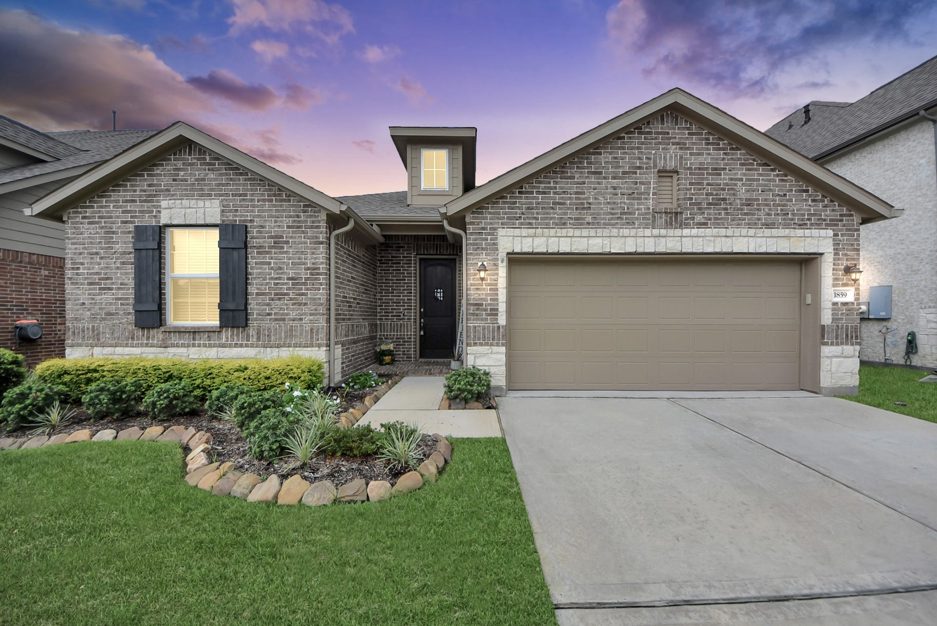 1859 Beau Banks Way, Alvin, TX 77511 Twilight Exterior