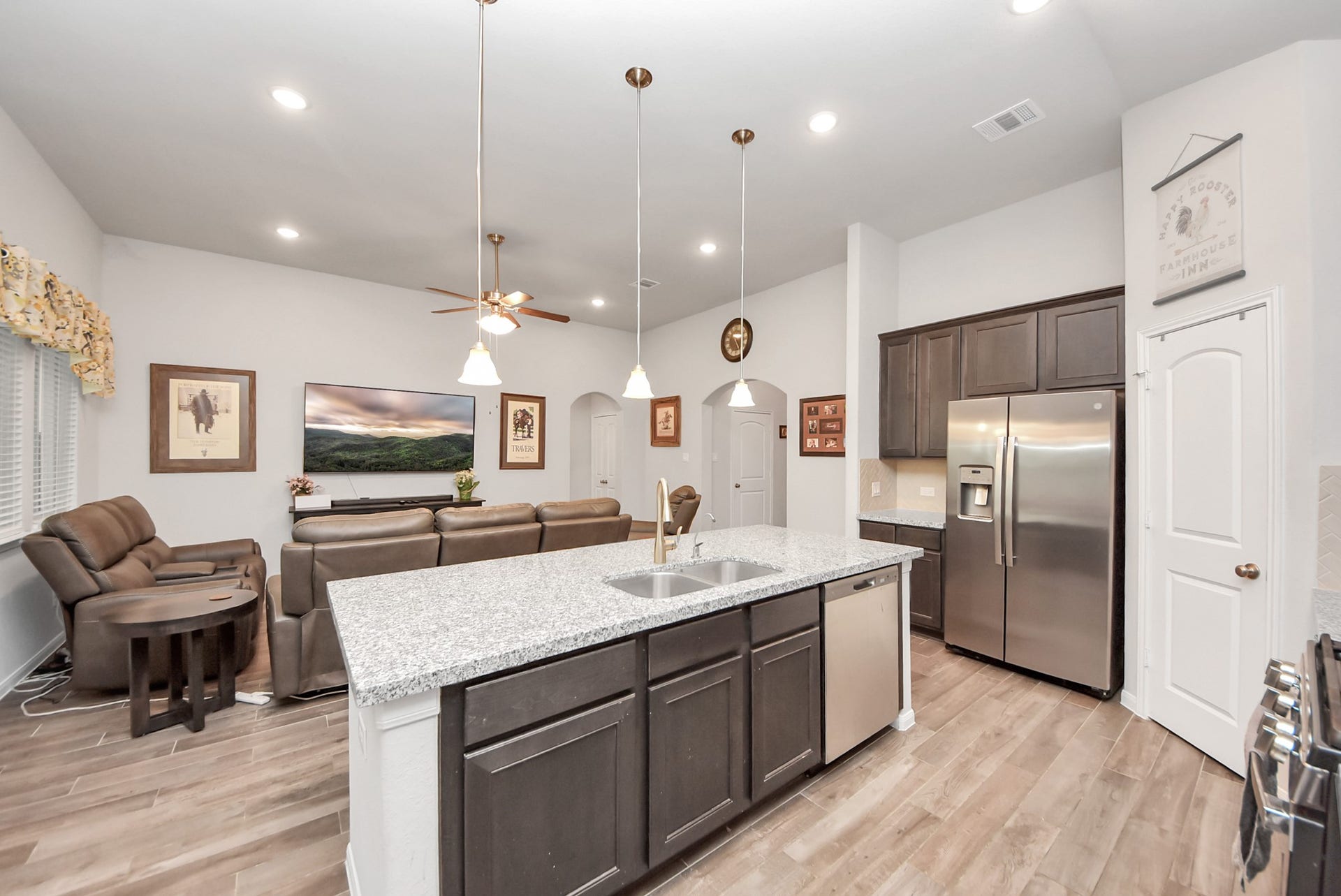 1859 Beau Banks Way, Alvin, TX 77511 1859 Beau Banks Way, Alvin, TX 77511