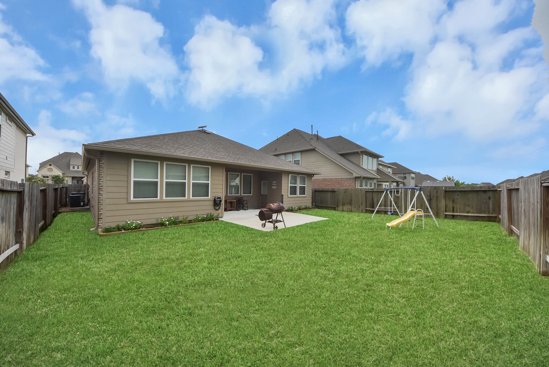 1859 Beau Banks Way, Alvin, TX 77511 Backyard