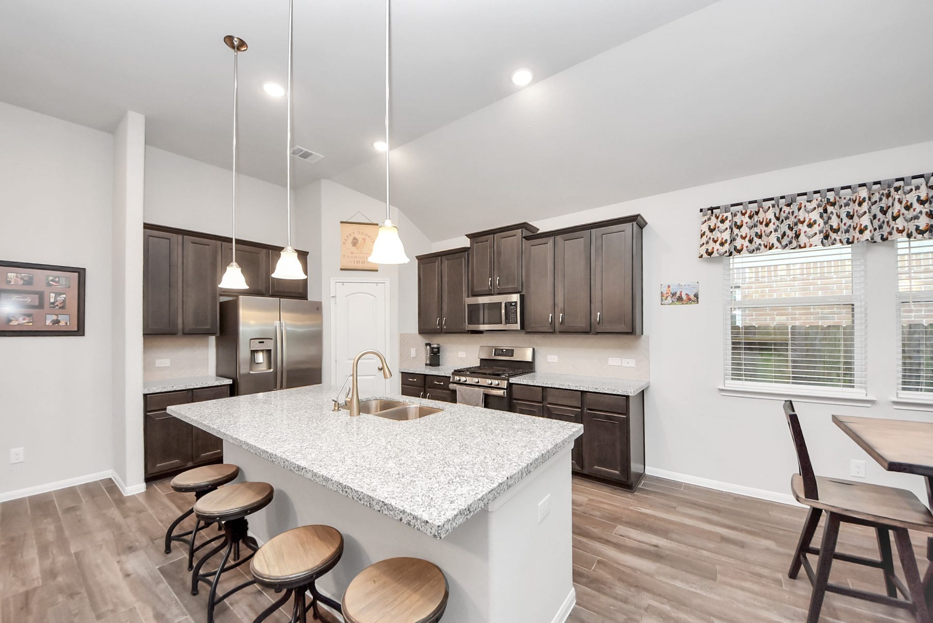 1859 Beau Banks Way, Alvin, TX 77511 1859 Beau Banks Way, Alvin, TX 77511
