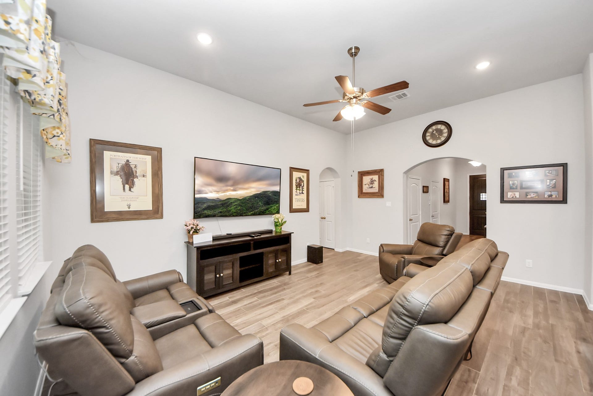1859 Beau Banks Way, Alvin, TX 77511 1859 Beau Banks Way, Alvin, TX 77511