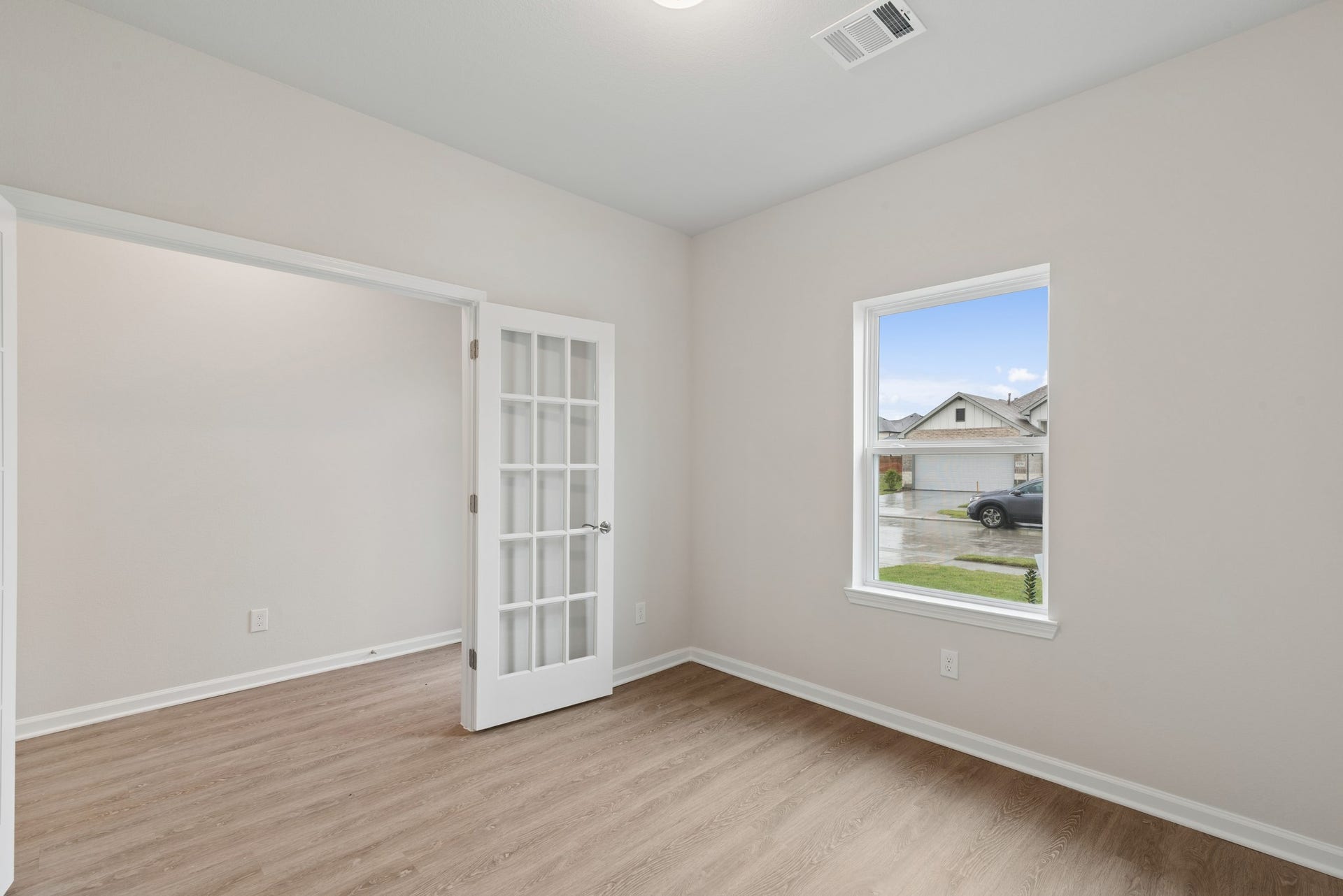 2523 Outpost Canyon Drive, Iowa Colony, TX 77583 The Oakshire II- Study with French Doors. Sample image for illustration; upgrades, options, and colors may vary.