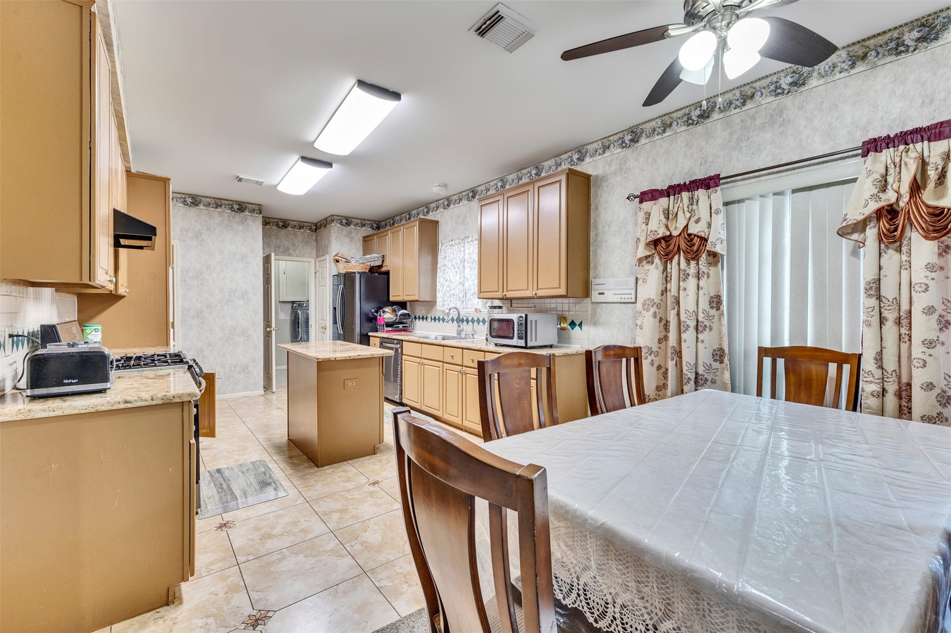 8914 Beawood Drive, Houston, TX 77083 8914 Beawood Drive, Houston, TX 77083