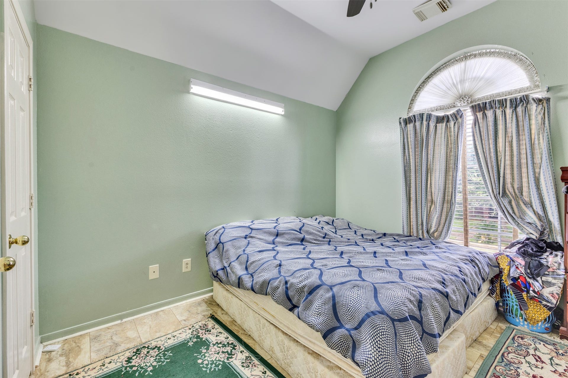 8914 Beawood Drive, Houston, TX 77083 8914 Beawood Drive, Houston, TX 77083