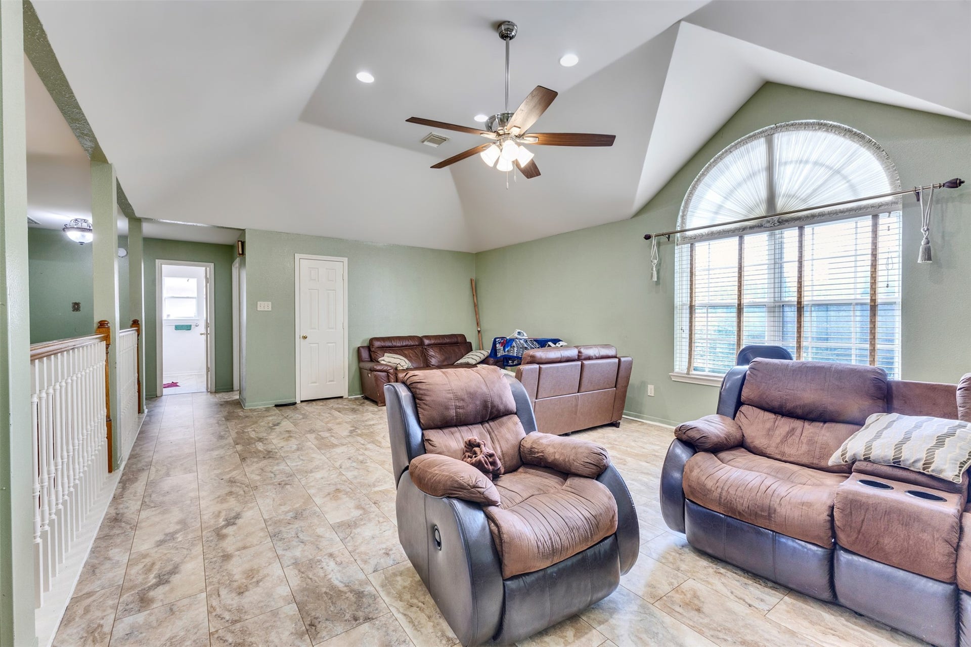 8914 Beawood Drive, Houston, TX 77083 8914 Beawood Drive, Houston, TX 77083