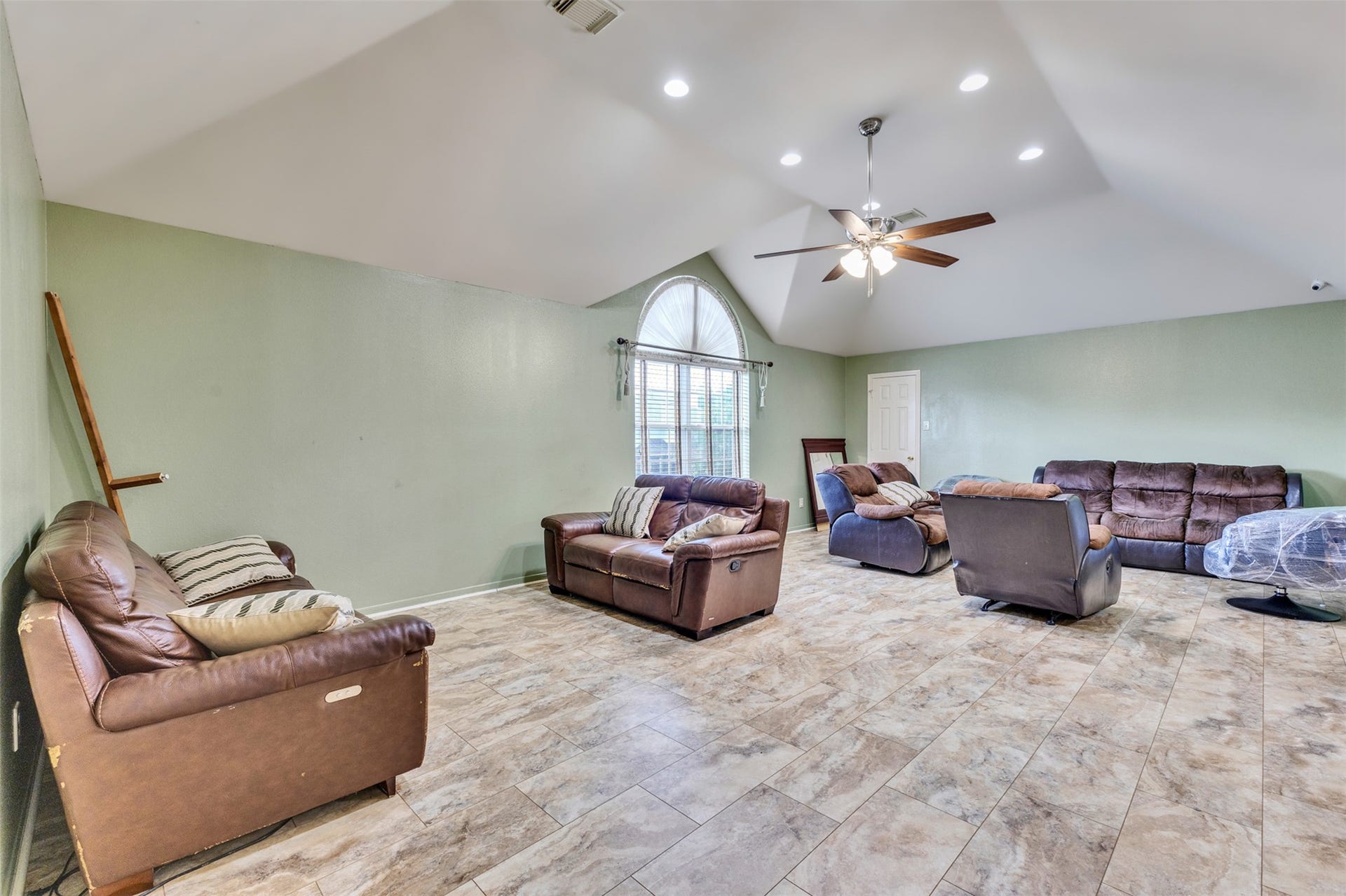 8914 Beawood Drive, Houston, TX 77083 8914 Beawood Drive, Houston, TX 77083