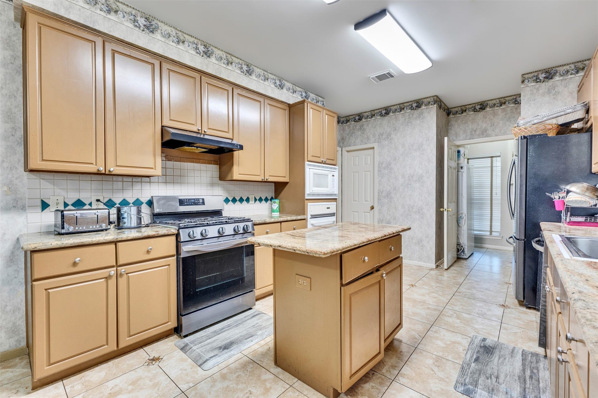 8914 Beawood Drive, Houston, TX 77083 8914 Beawood Drive, Houston, TX 77083