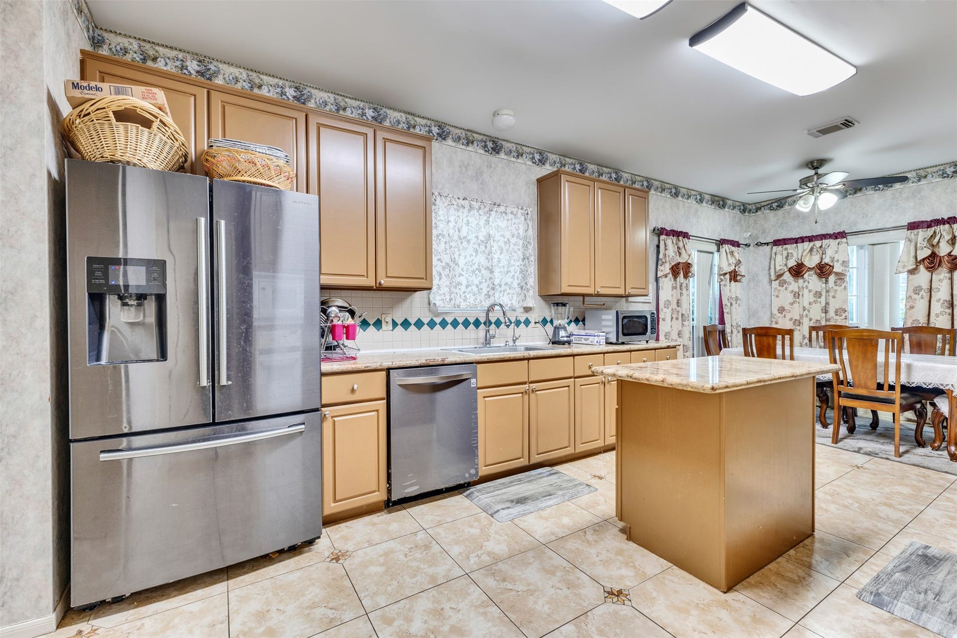 8914 Beawood Drive, Houston, TX 77083 8914 Beawood Drive, Houston, TX 77083