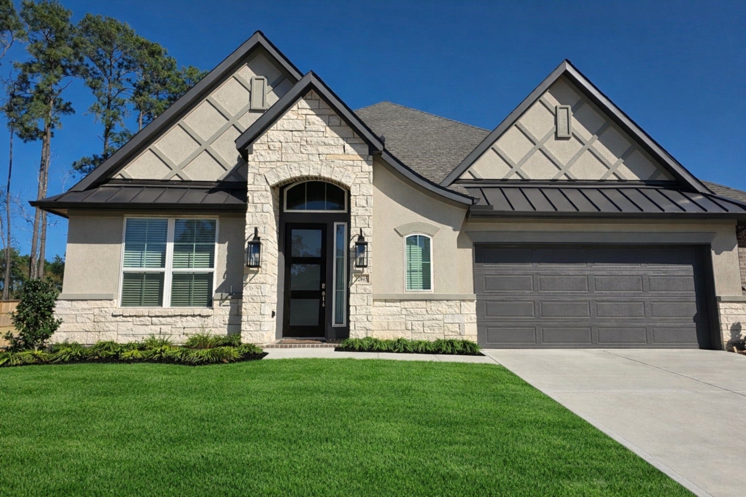 22045 Gateway Arch Drive, Porter, TX 77365 Front yard