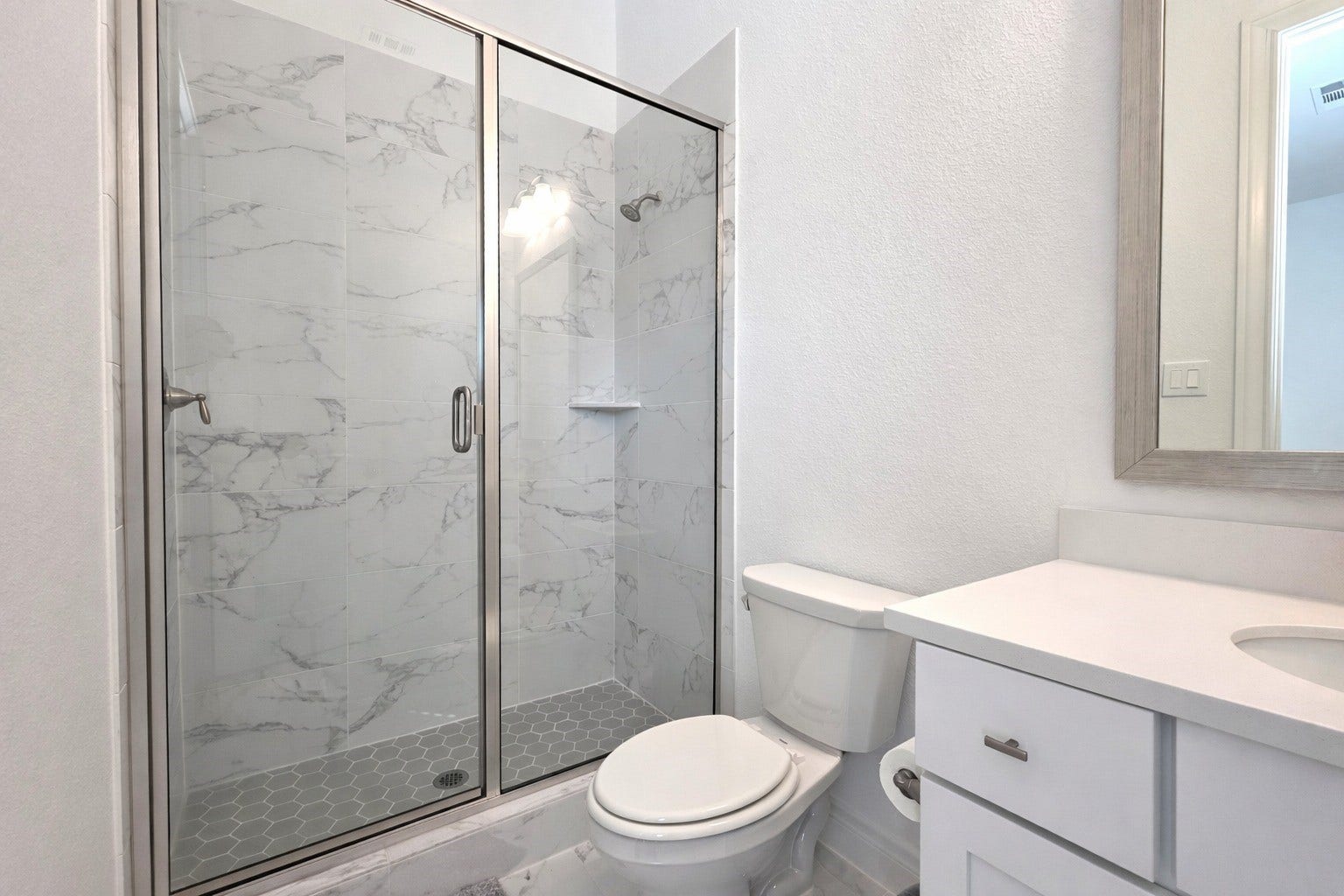 22045 Gateway Arch Drive, Porter, TX 77365 Secondary Bedroom 1 Bath (a)
