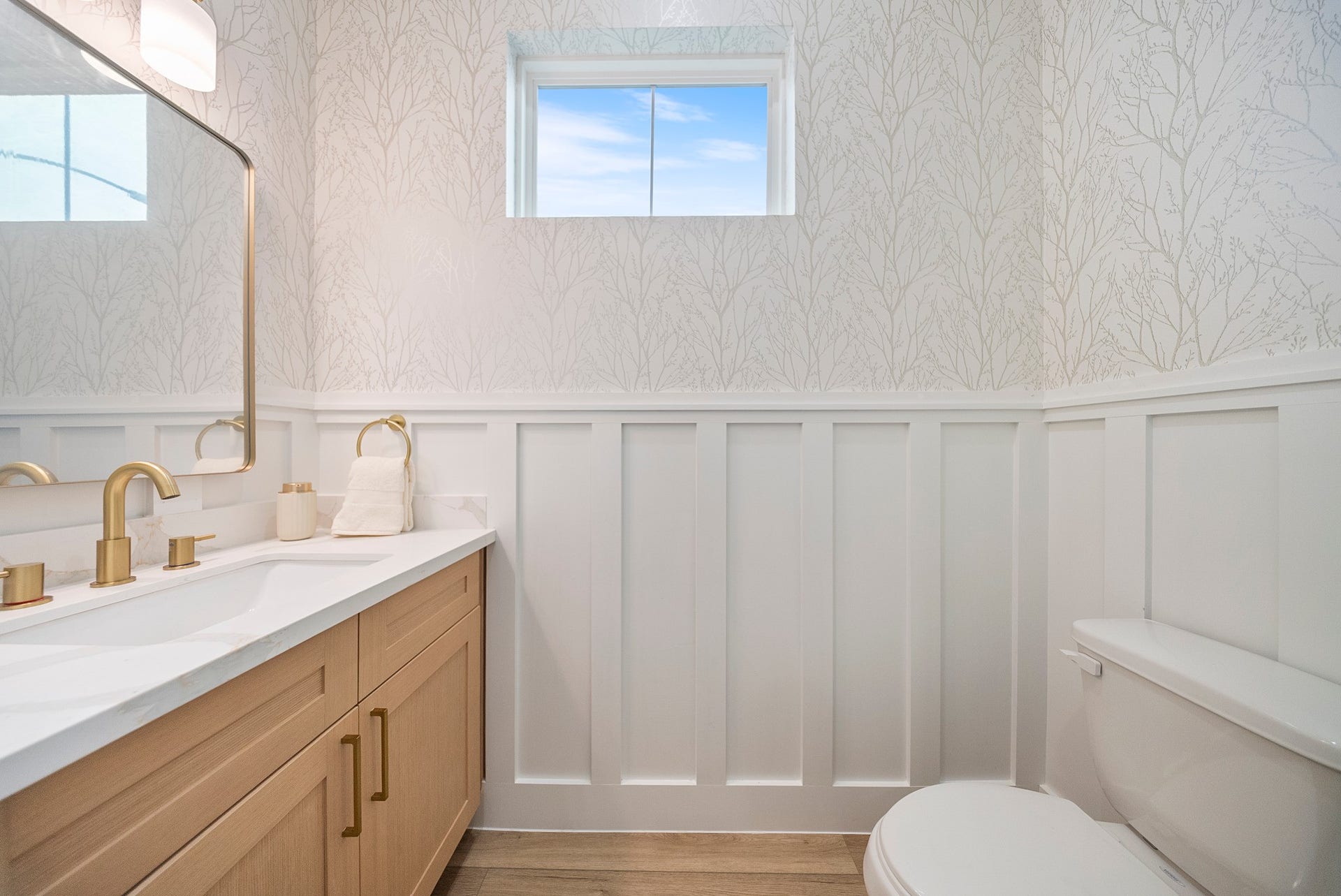 1106 Weiss Street, Houston, TX 77009 Powder bath located in second floor