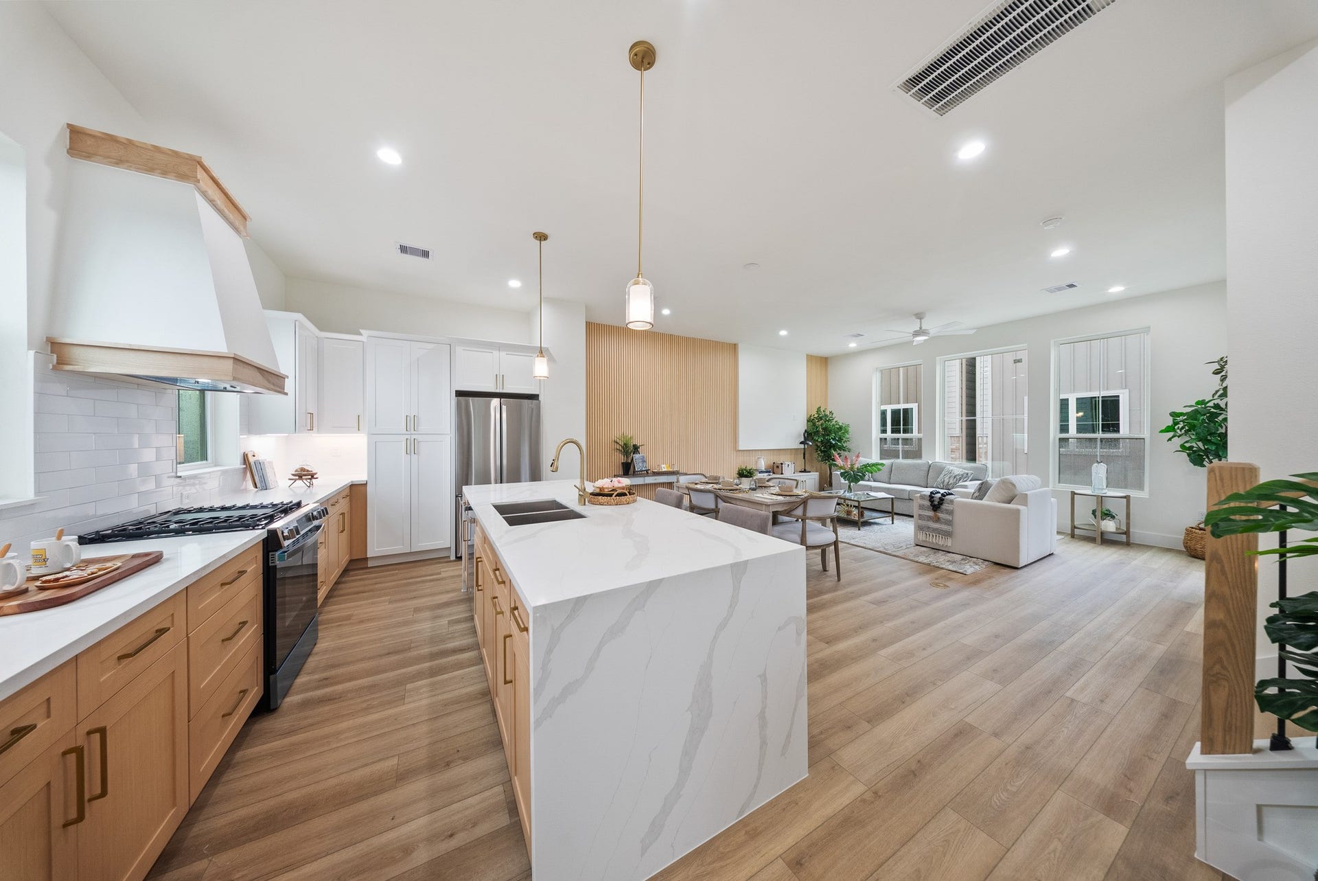 1106 Weiss Street, Houston, TX 77009 1106 Weiss Street, Houston, TX 77009