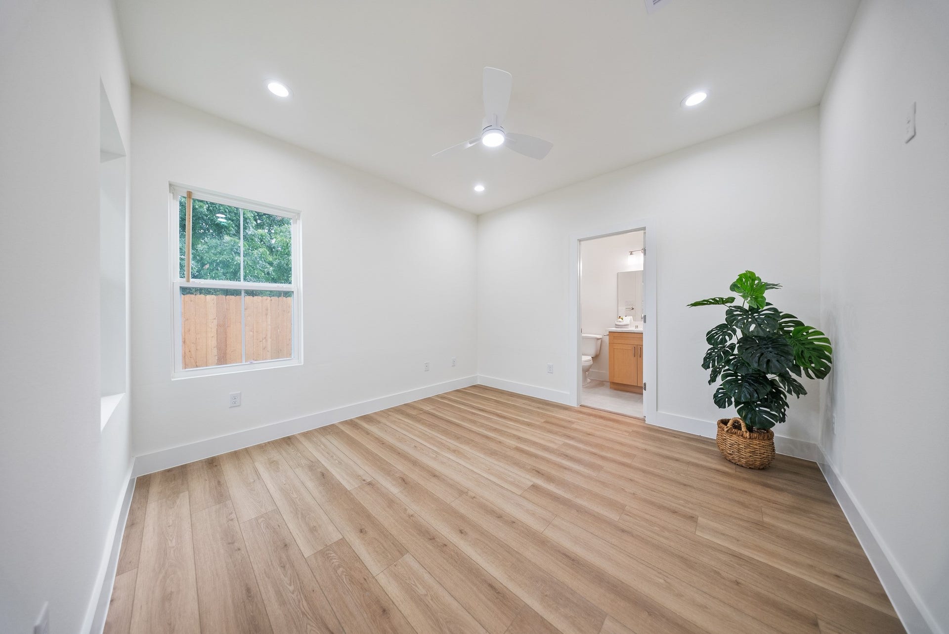 1106 Weiss Street, Houston, TX 77009 1106 Weiss Street, Houston, TX 77009