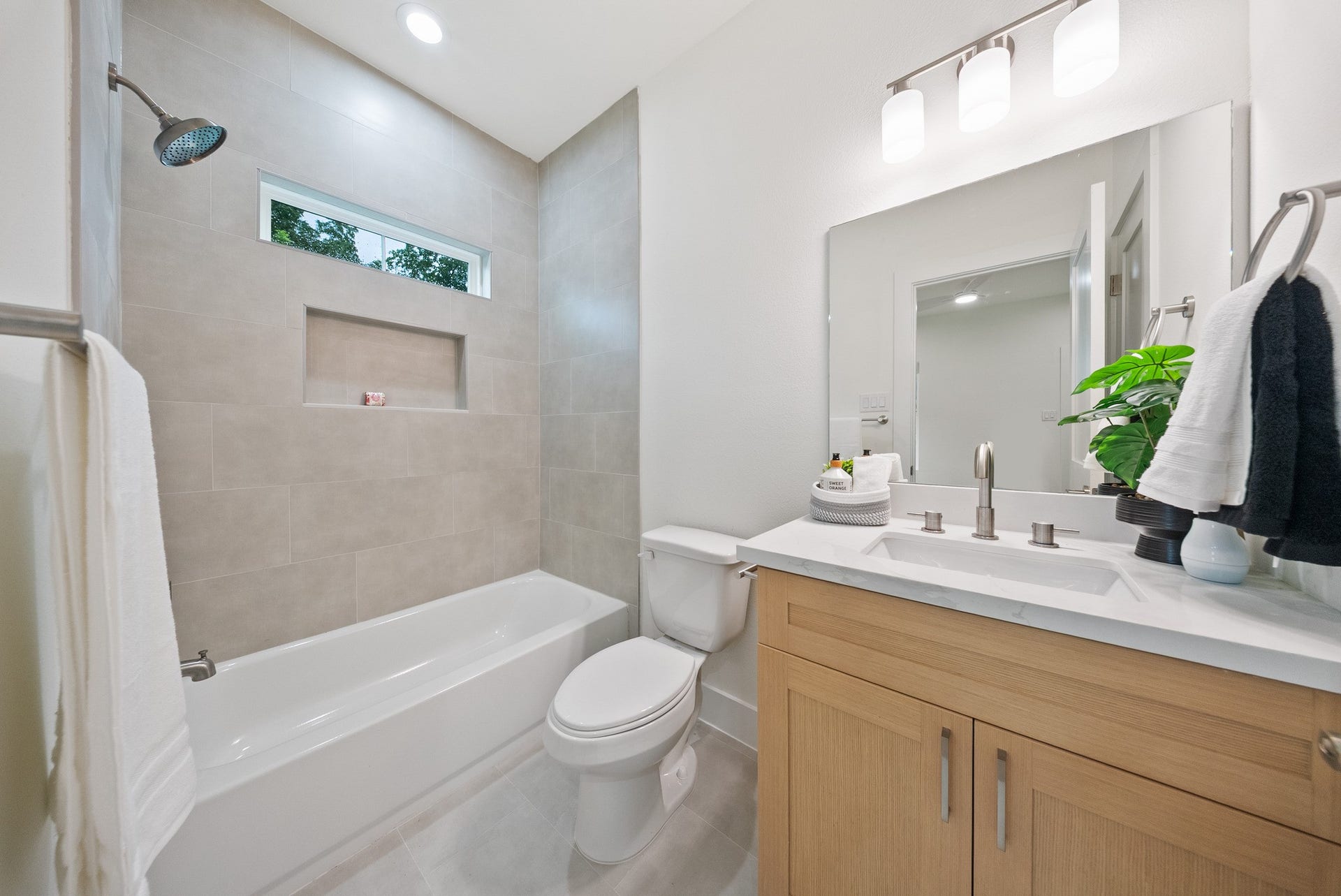 1106 Weiss Street, Houston, TX 77009 1106 Weiss Street, Houston, TX 77009
