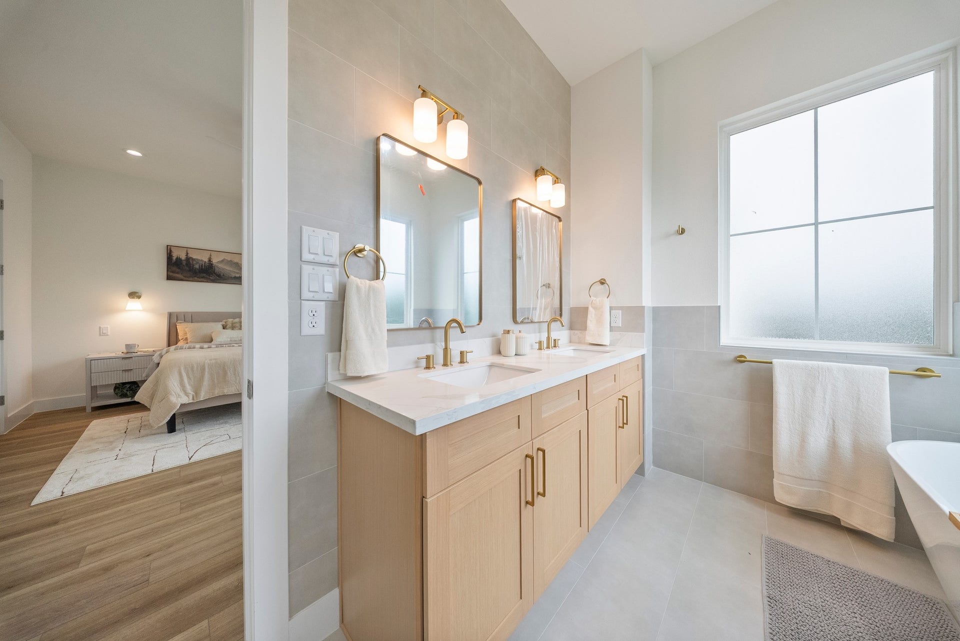 1106 Weiss Street, Houston, TX 77009 Primary bath