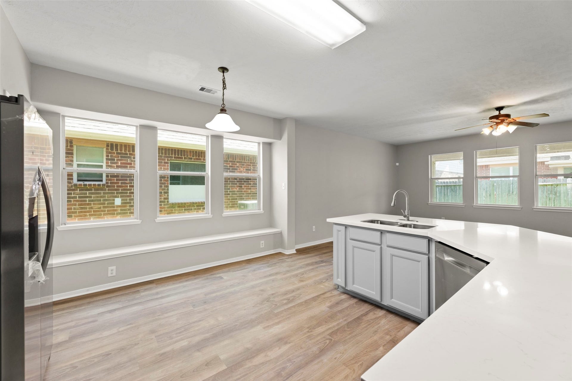 8911 Willow Wind Lane, Houston, TX 77083 8911 Willow Wind Lane, Houston, TX 77083